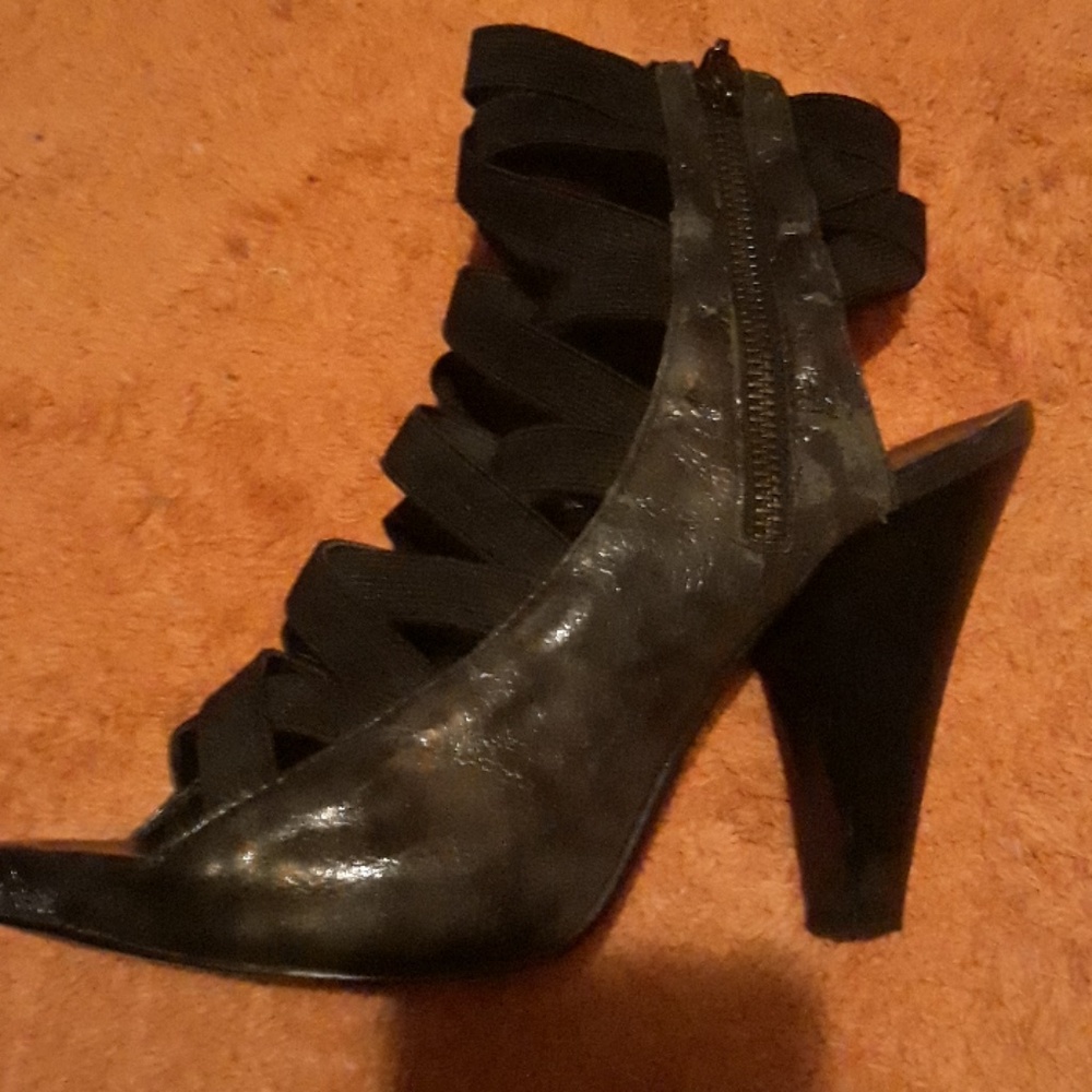 Shoes - Picture 2 of 4